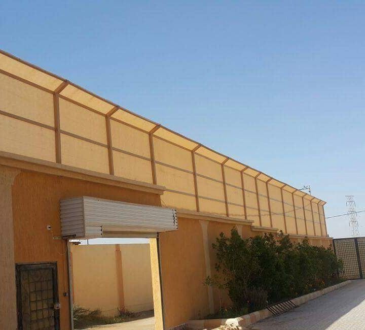 سواتر خشبية متحركة توفر الخصوصية والجمالية مع سهولة التعديل.