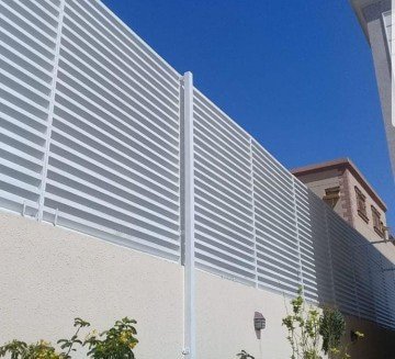 سواتر للحدائق والمسابح الرياض   مع ضمان الجودة