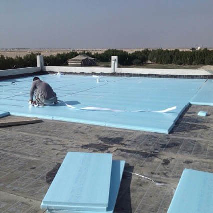 عوازل أسطح الرياض  والخرج: الحل المثالي لحماية أسطح المباني من المياه والحرارة